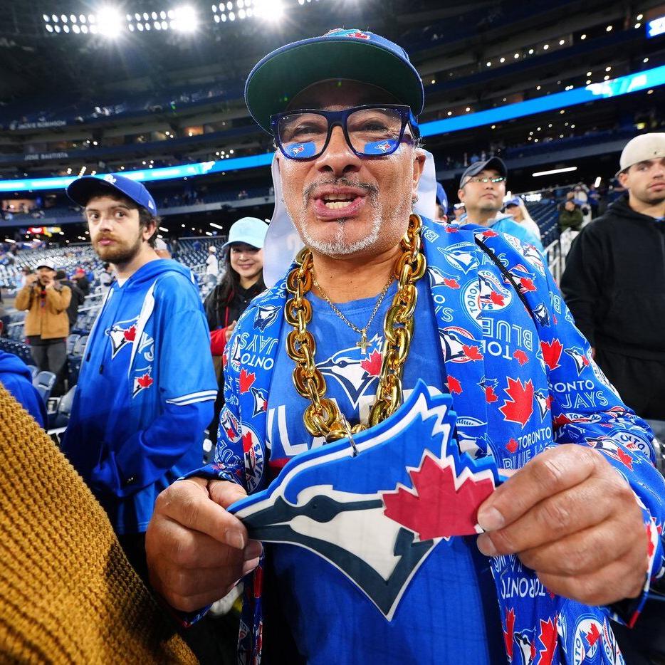 Fans buzzing as Blue Jays look for one more win to claim World Series in Toronto